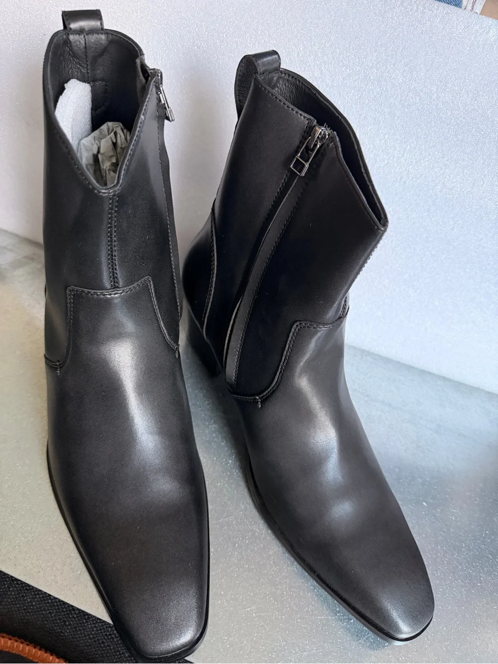 Classic Black Leather Chukka Boots